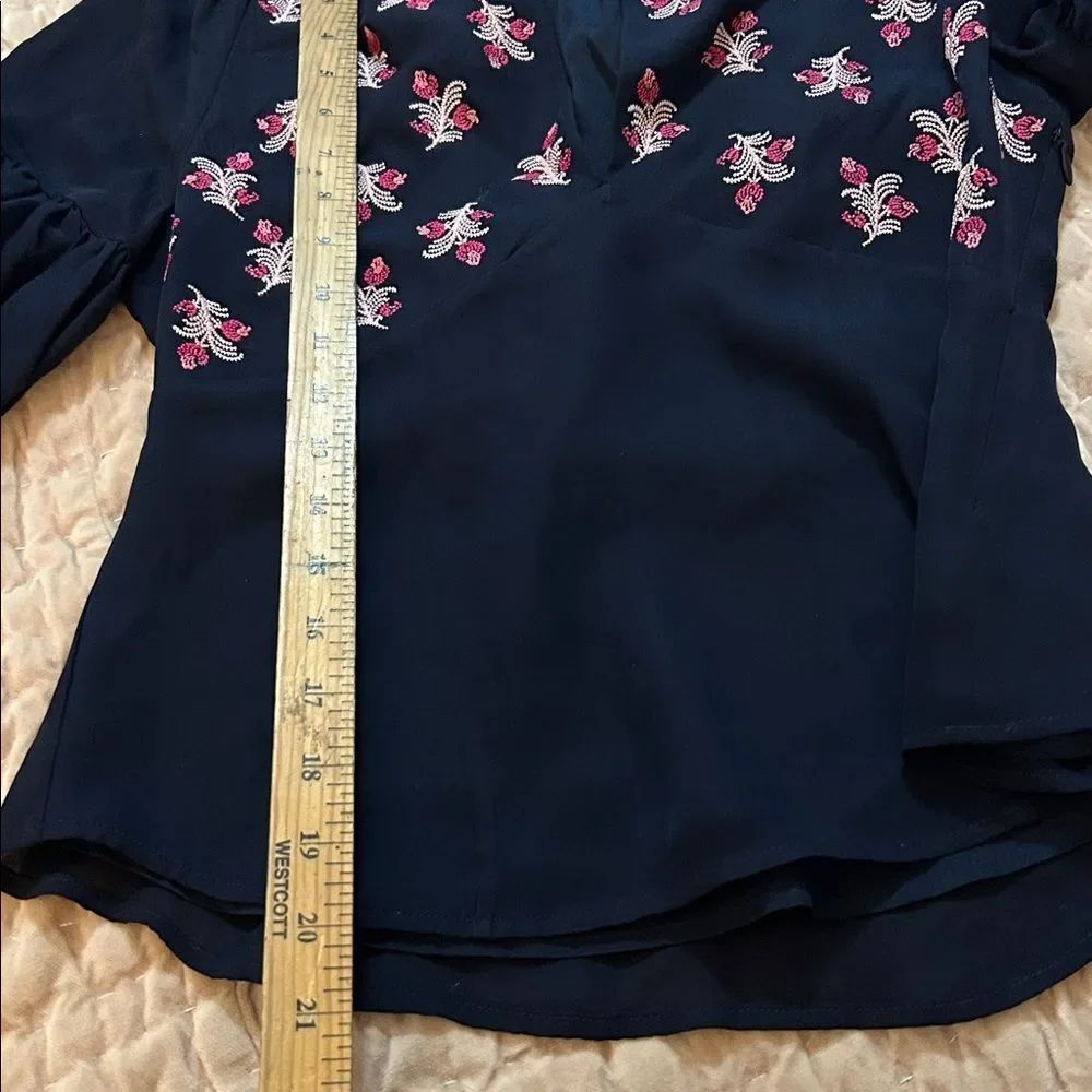 Cinq à Sept silk Daria Split Neck Blue Blouse with Pink Embroidery extra small - Picture 6 of 10